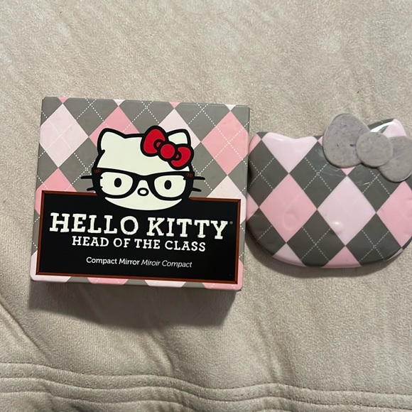 Hello Kitty Head of the Class Compact Mirror - Picture 1 of 5